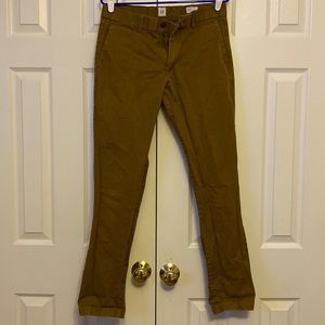 Men Gap Khakis pants in great condition size 31x32 Slim Tan
